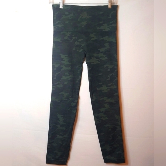 SPANX Pants - Spanx Look at Me Now Seamless Camo Leggings, Green, Size L